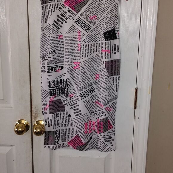 Full Circle Trends fitted newspaper print dress Sz M - Picture 2 of 8